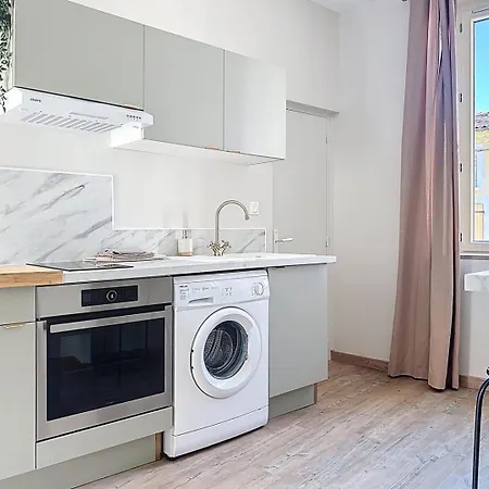 Sous Les Arches アパート ヴァランス